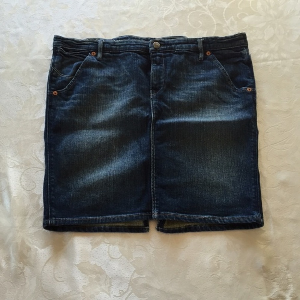 Ruehl No. 925 Fitted Denim Mini skirt With Slit